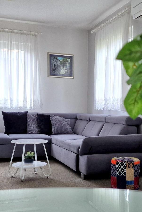 Apartment Silvana Kaštela Kültér fotó
